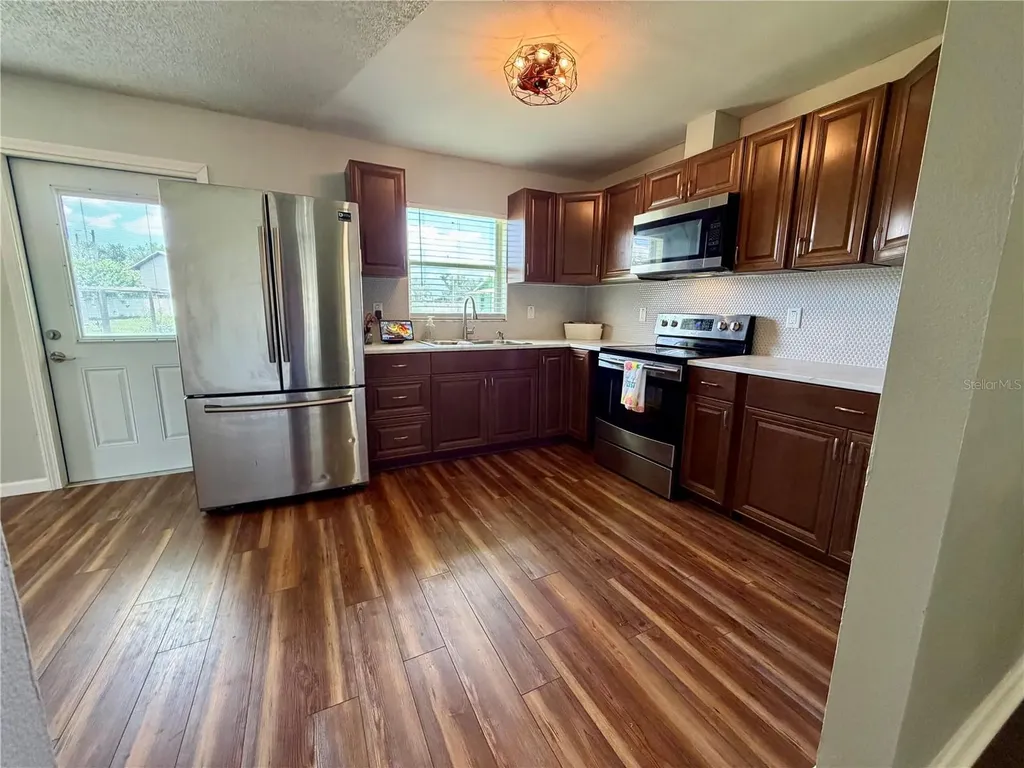 8 N Hendry Avenue Fort Meade FL 33841
