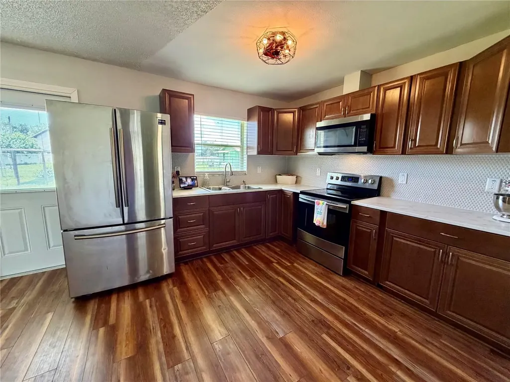 8 N Hendry Avenue Fort Meade FL 33841