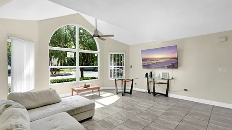 5009 Laguna Bay Circle Kissimmee FL 34746