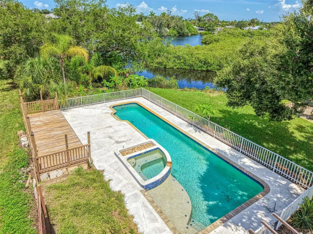 140 S Oxford Drive Englewood FL 34223