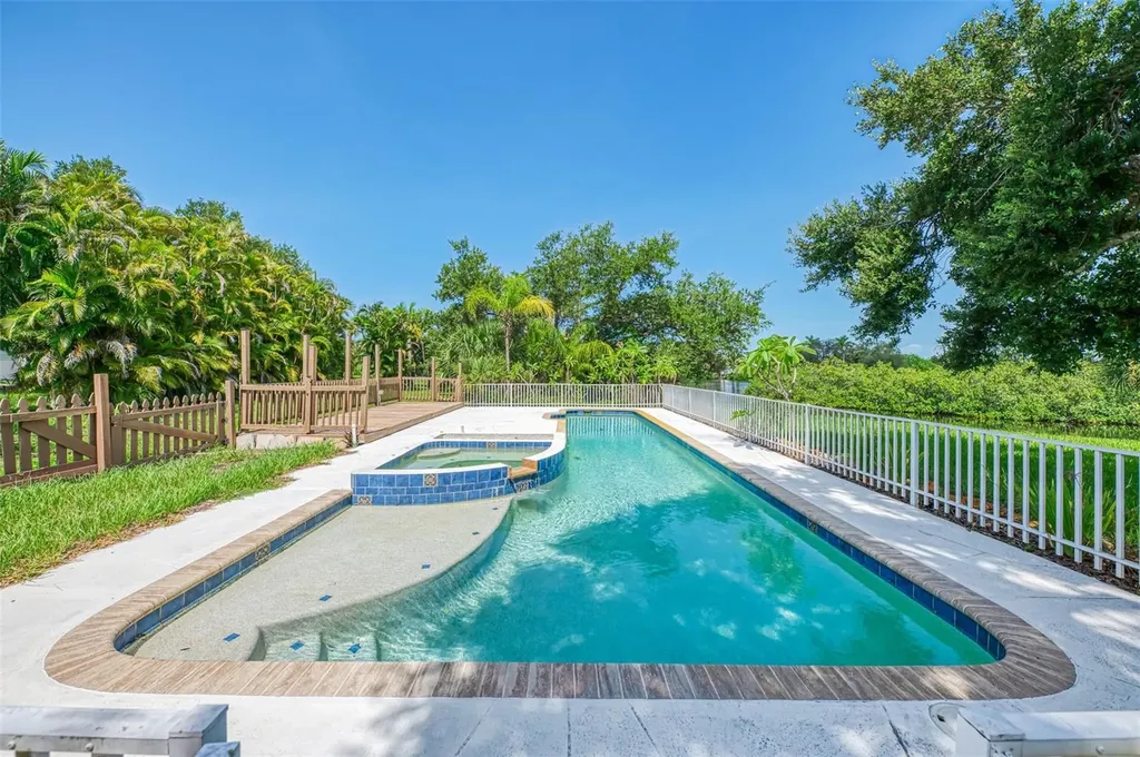140 S Oxford Drive Englewood FL 34223