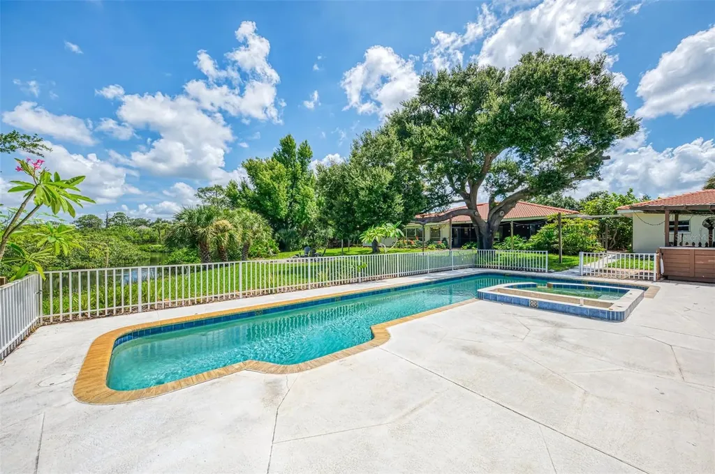 140 S Oxford Drive Englewood FL 34223