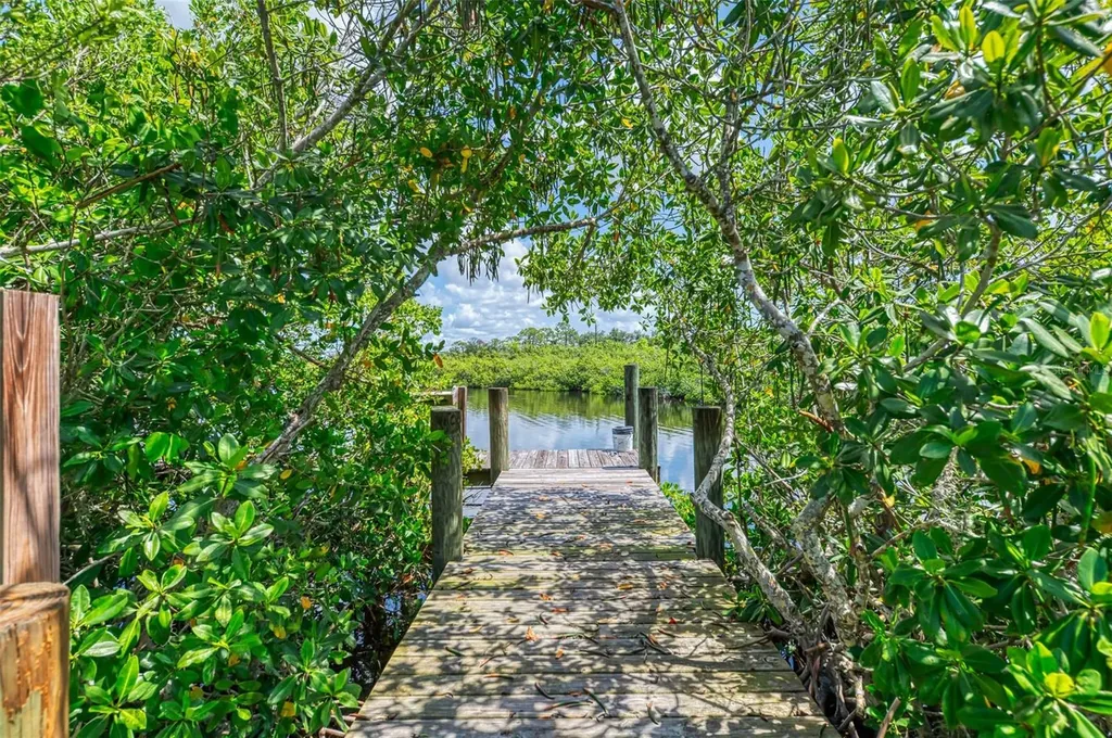 140 S Oxford Drive Englewood FL 34223