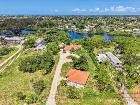 140 S Oxford Drive Englewood FL 34223