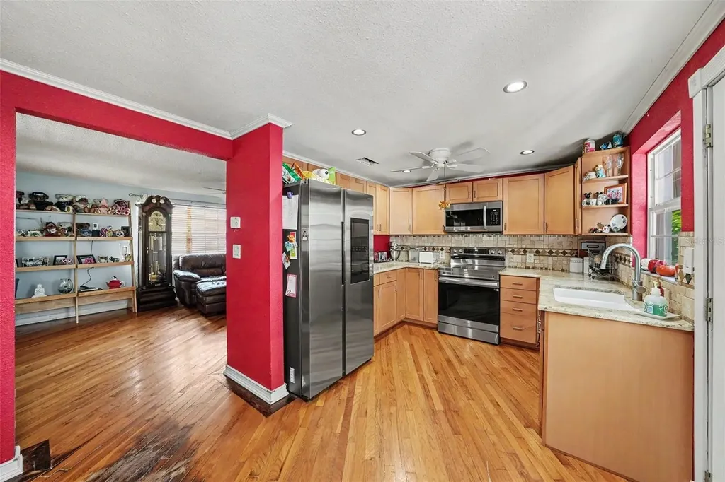 12320 Woodleigh Avenue Tampa FL 33612