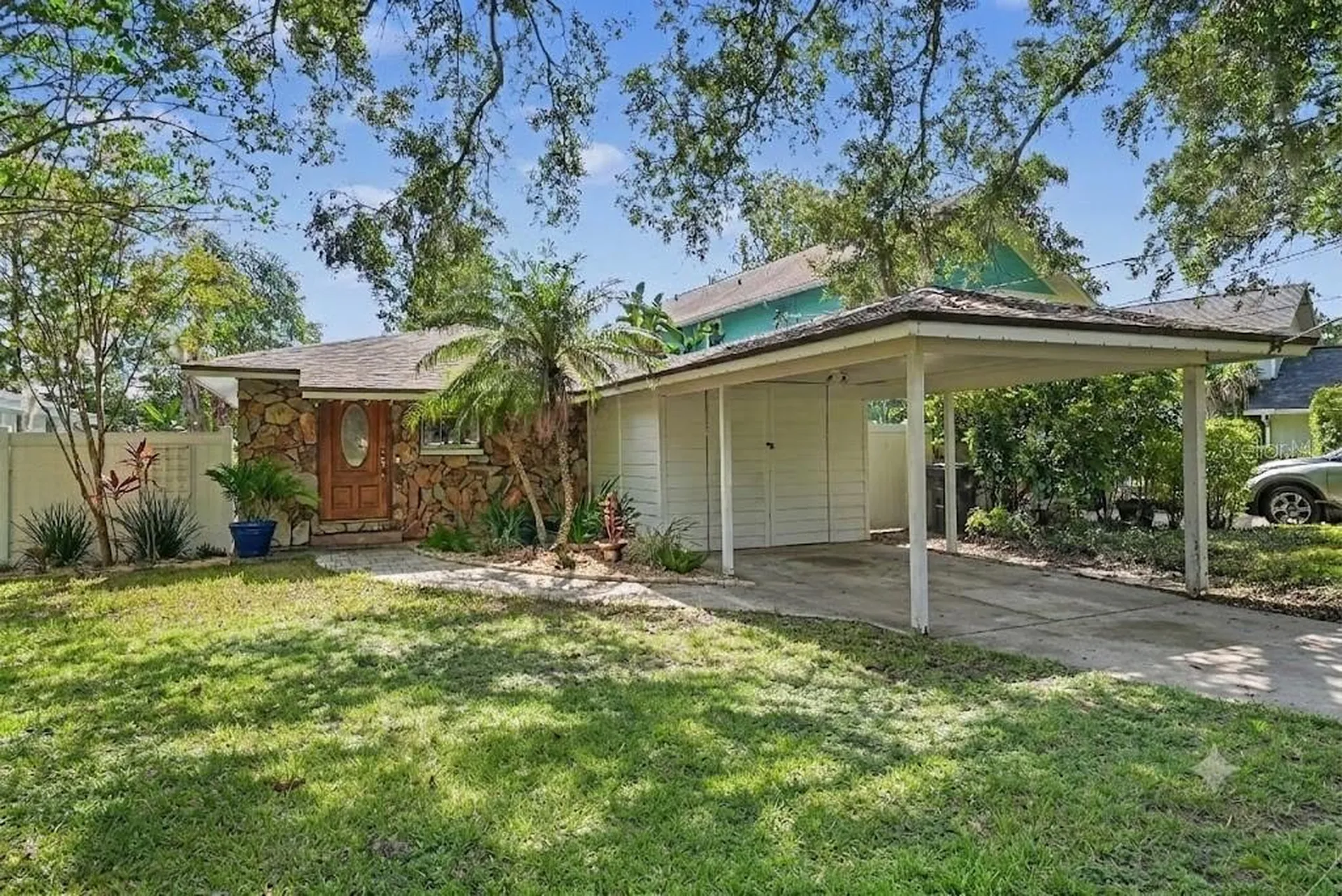 12320 Woodleigh Avenue Tampa FL 33612