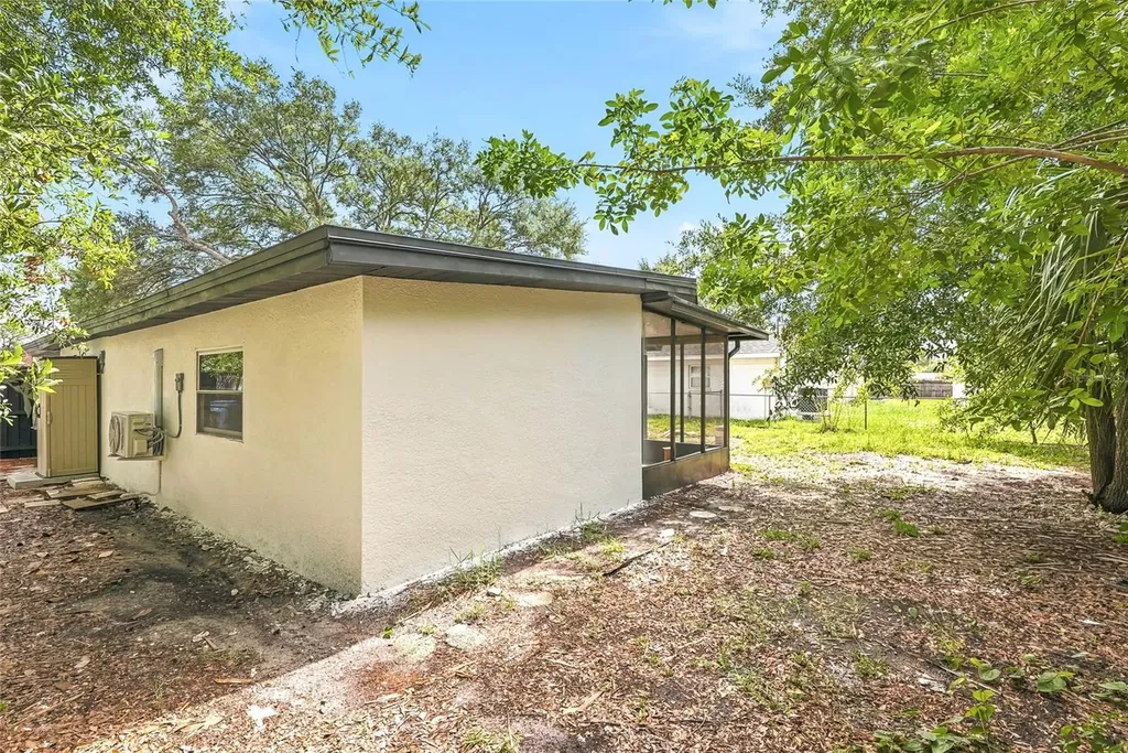 8118 Tanglewood Lane Tampa FL 33615