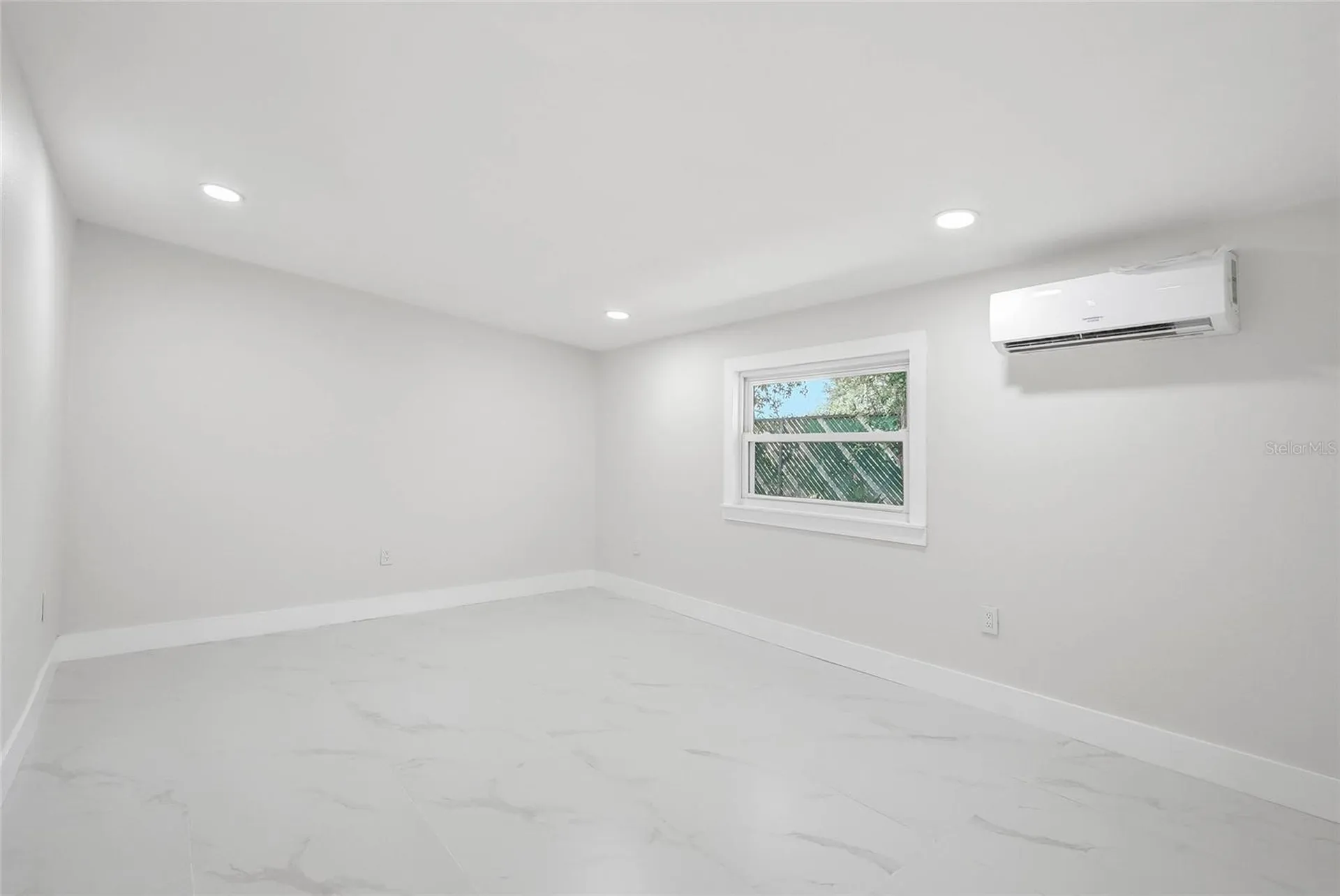 8118 Tanglewood Lane Tampa FL 33615