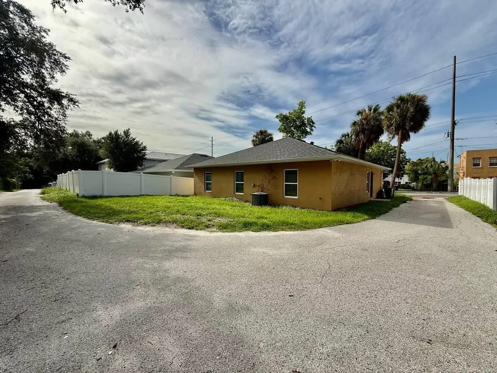 2904 E Columbus Drive Tampa FL 33605