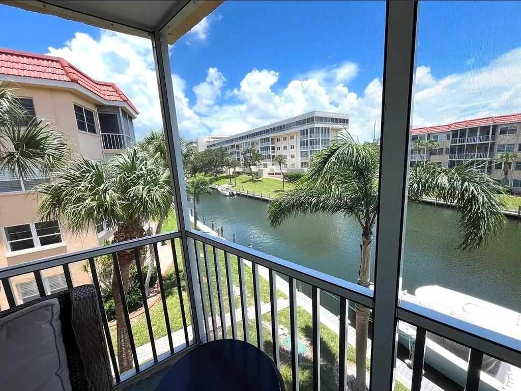 1250 N Portofino Drive Sarasota FL 34242