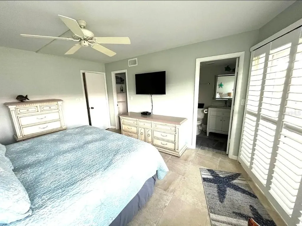 1250 N Portofino Drive Sarasota FL 34242