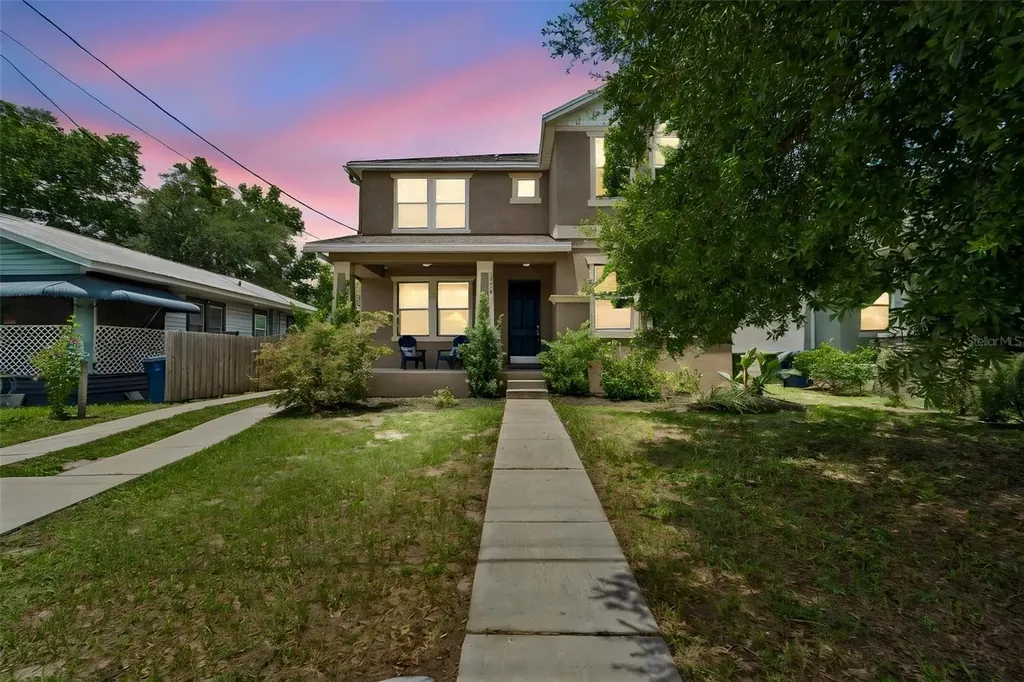 1216 E Giddens Avenue Tampa FL 33603