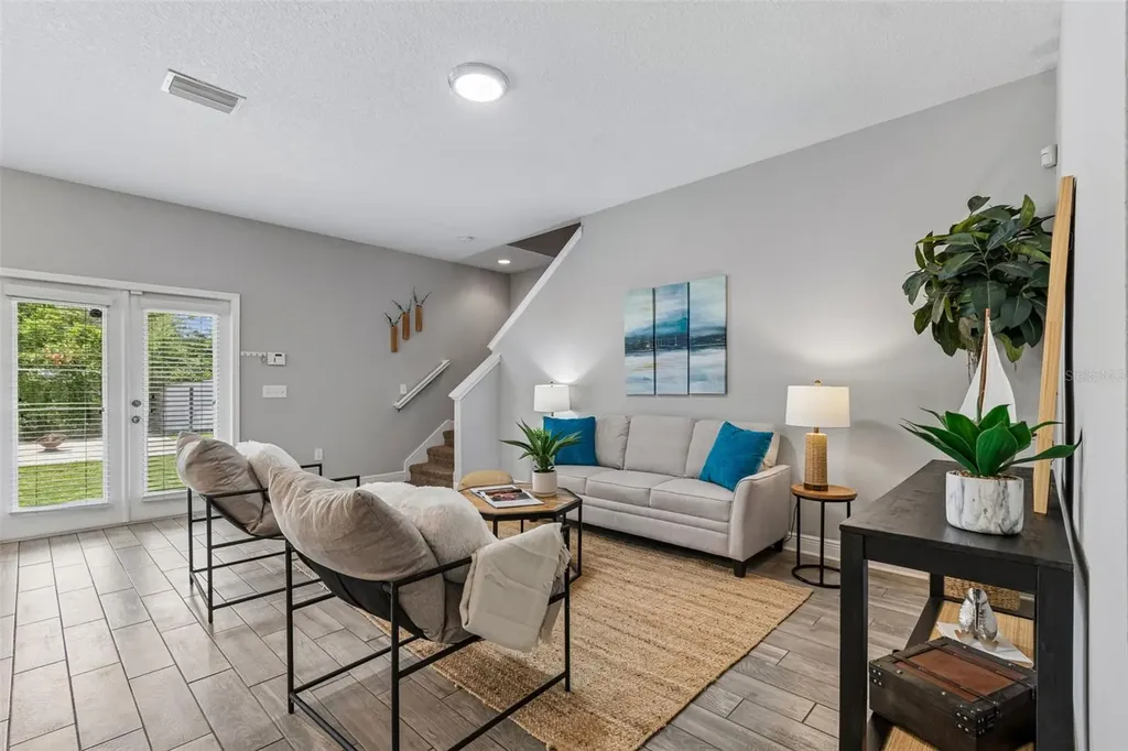 1216 E Giddens Avenue Tampa FL 33603