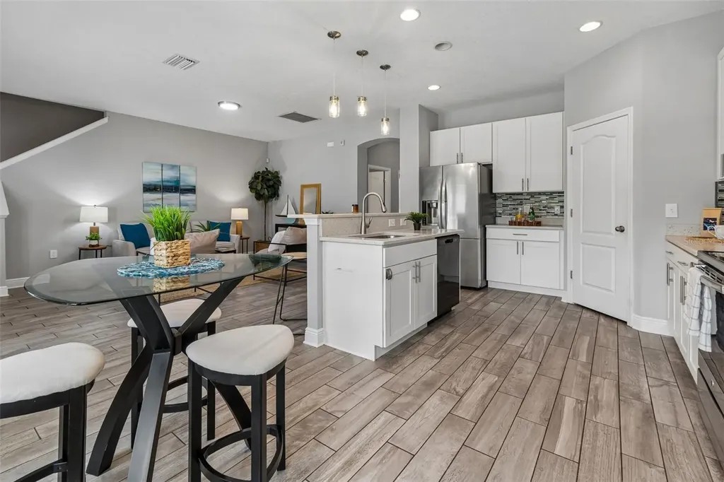 1216 E Giddens Avenue Tampa FL 33603