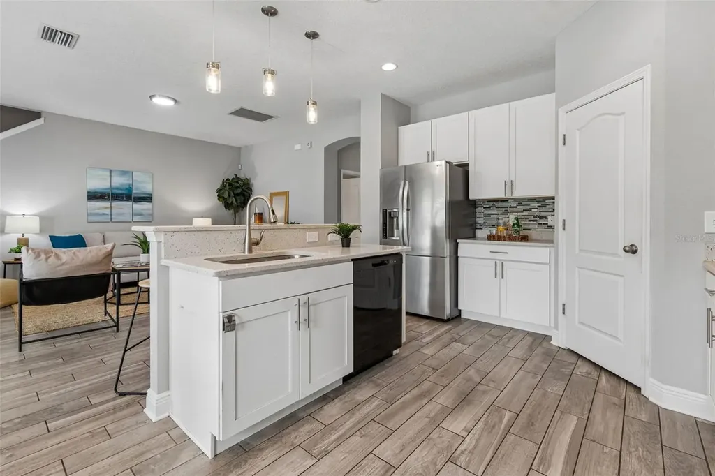 1216 E Giddens Avenue Tampa FL 33603