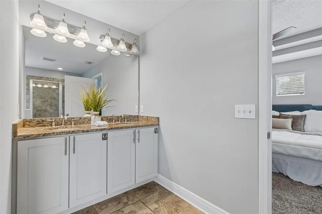 1216 E Giddens Avenue Tampa FL 33603
