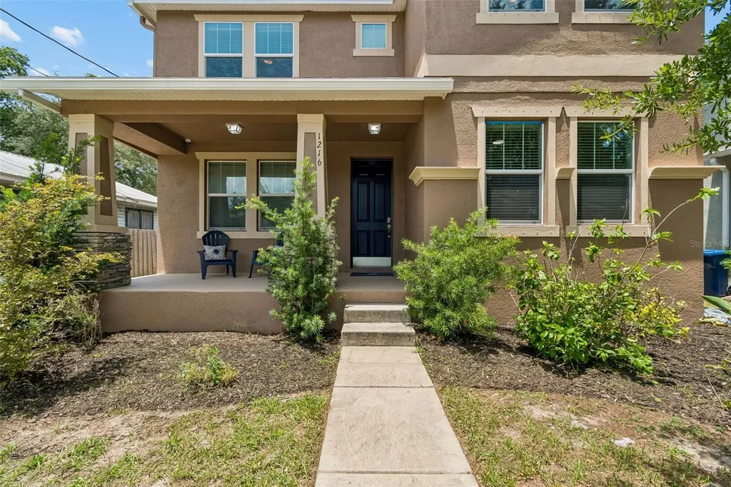 1216 E Giddens Avenue Tampa FL 33603