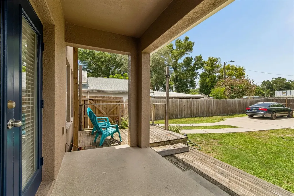1216 E Giddens Avenue Tampa FL 33603