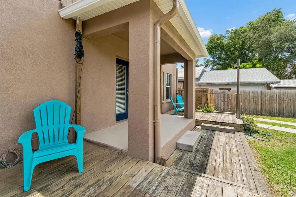 1216 E Giddens Avenue Tampa FL 33603