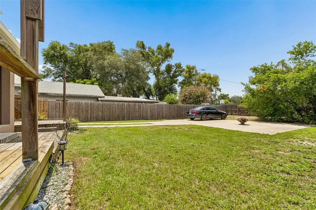1216 E Giddens Avenue Tampa FL 33603