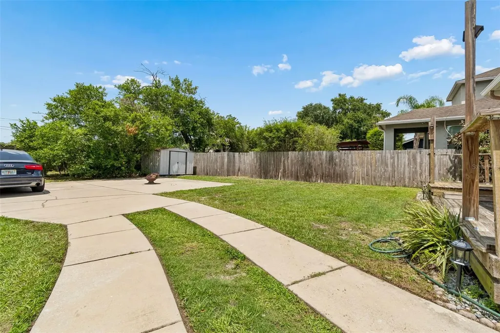 1216 E Giddens Avenue Tampa FL 33603