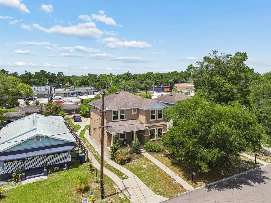 1216 E Giddens Avenue Tampa FL 33603