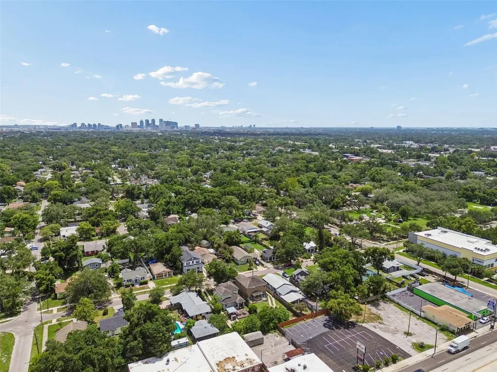 1216 E Giddens Avenue Tampa FL 33603