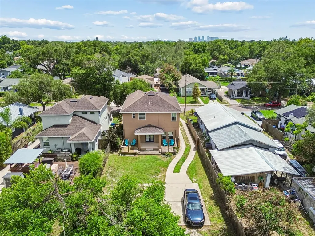 1216 E Giddens Avenue Tampa FL 33603