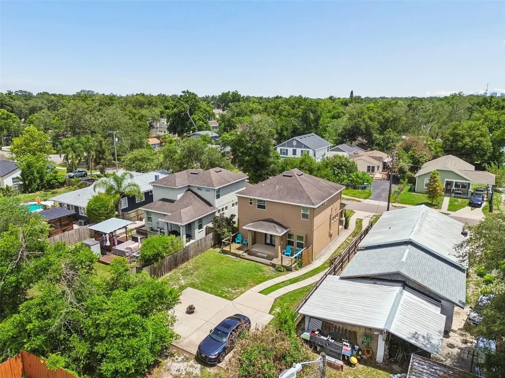 1216 E Giddens Avenue Tampa FL 33603
