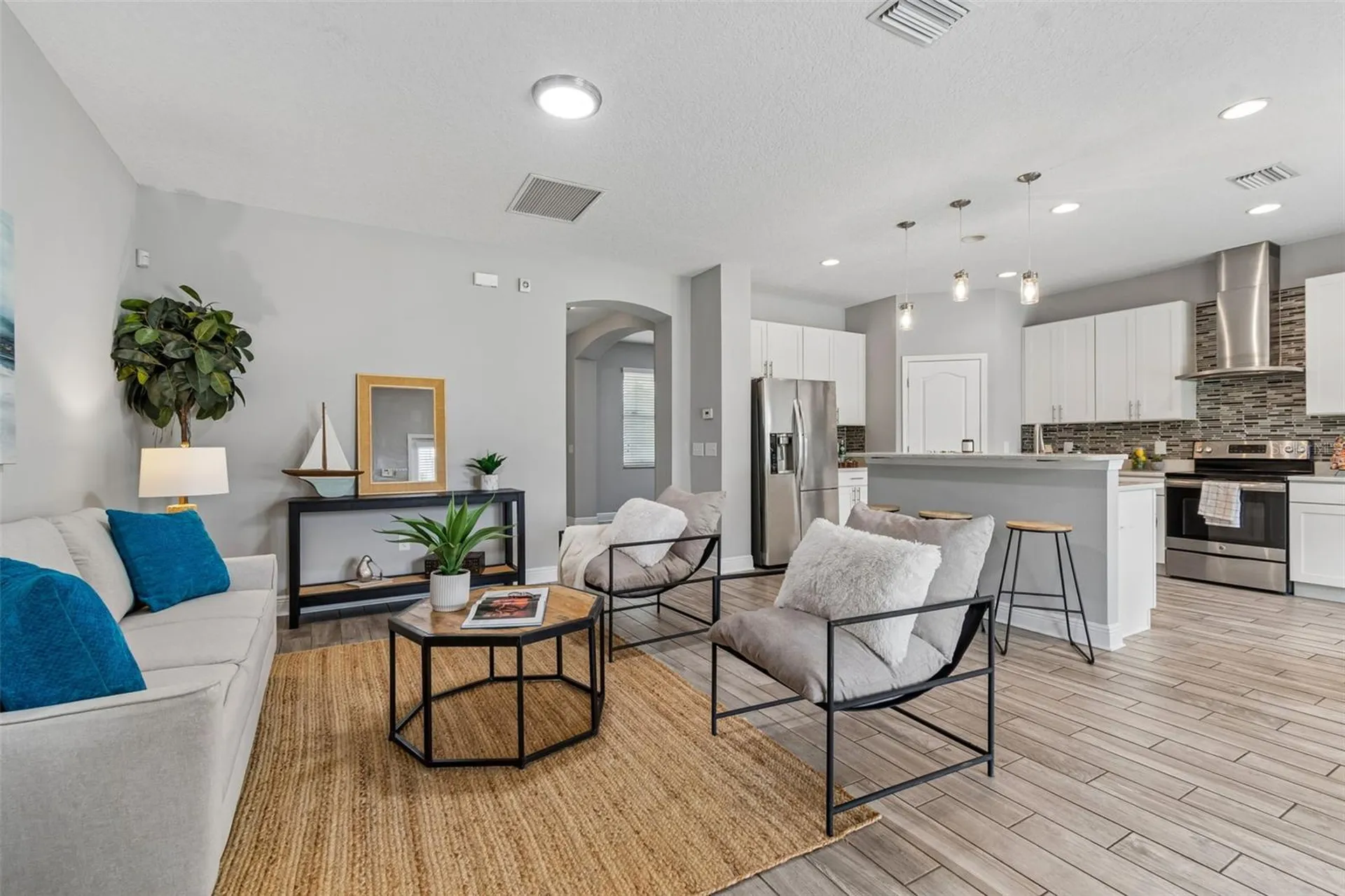 1216 E Giddens Avenue Tampa FL 33603