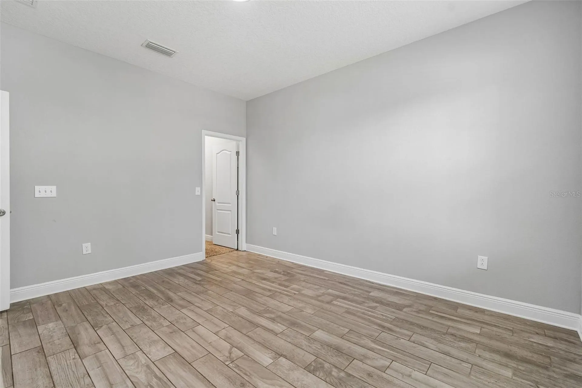 1216 E Giddens Avenue Tampa FL 33603