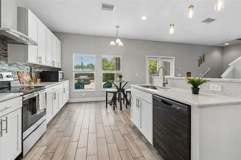 1216 E Giddens Avenue Tampa FL 33603