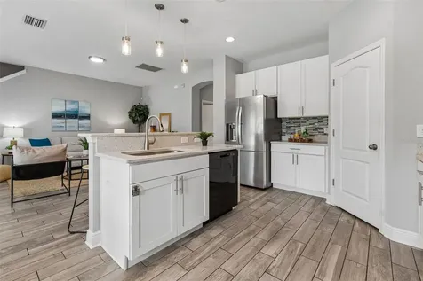 1216 E Giddens Avenue Tampa FL 33603