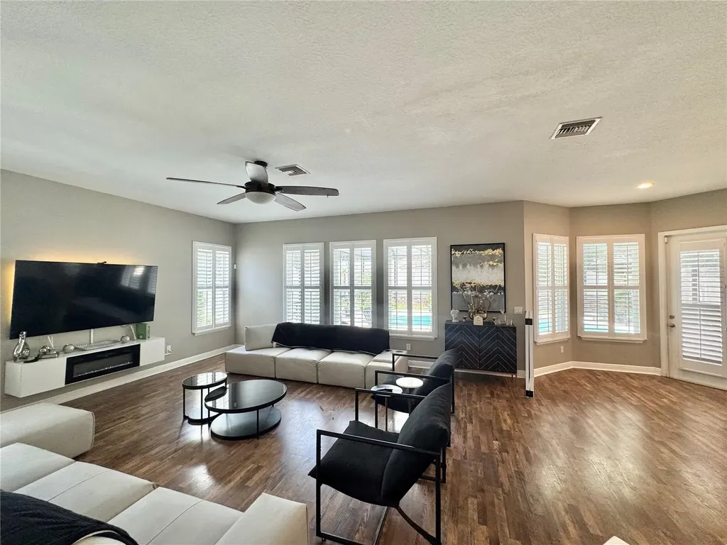 212 Montara Drive Seffner FL 33584
