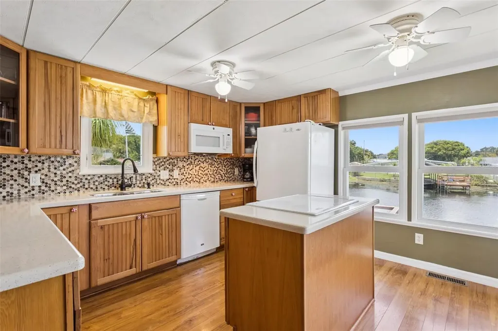 30127 Green Bay Drive Tavares FL 32778