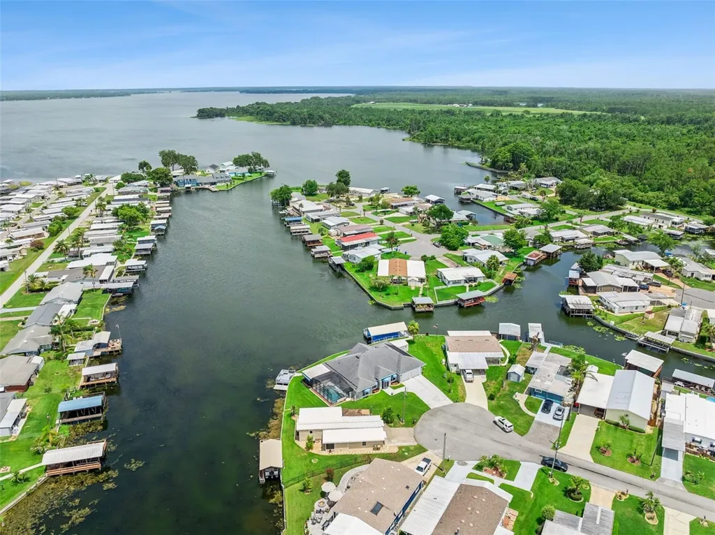 30127 Green Bay Drive Tavares FL 32778