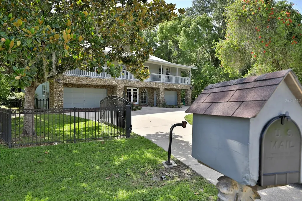 11685 E Blue Cove Drive Dunnellon FL 34432