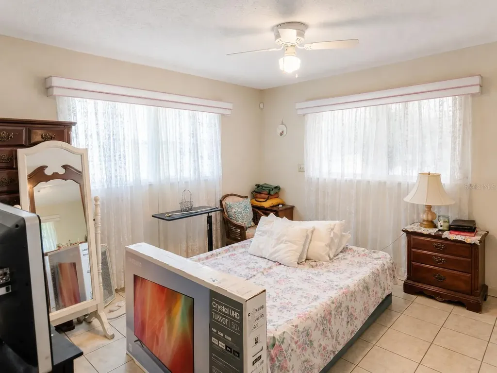 6035 7th Street S St Petersburg FL 33705