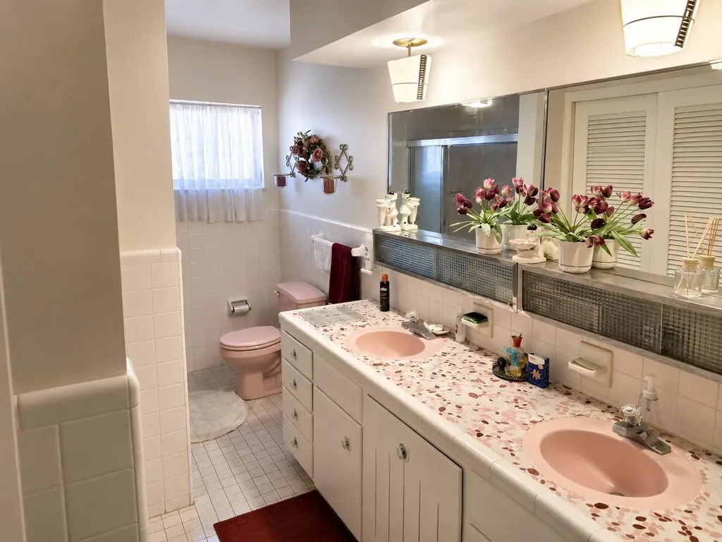6035 7th Street S St Petersburg FL 33705