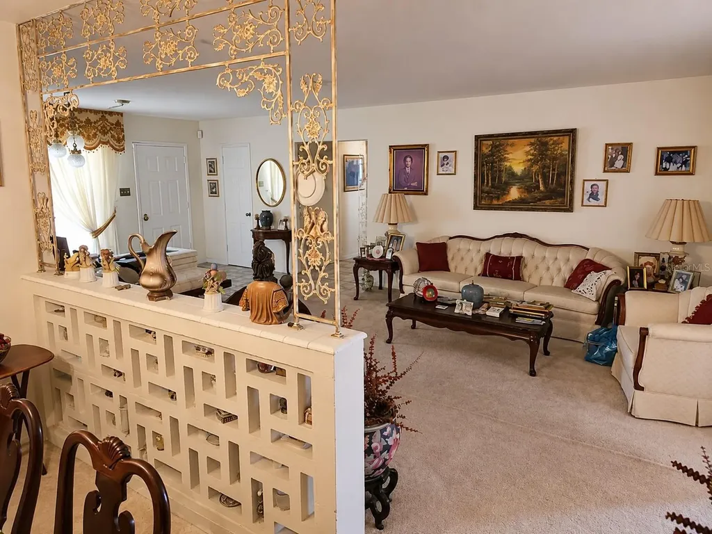 6035 7th Street S St Petersburg FL 33705