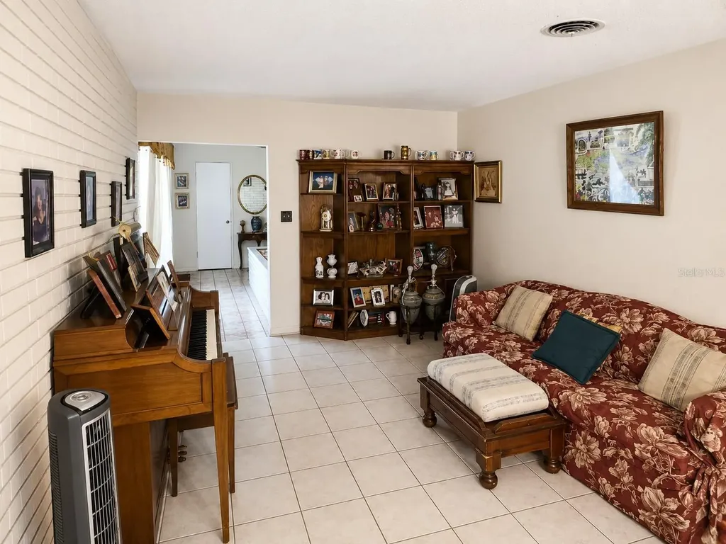 6035 7th Street S St Petersburg FL 33705