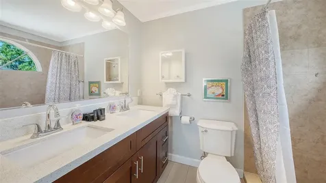 6515 Colonial Drive Sarasota FL 34231