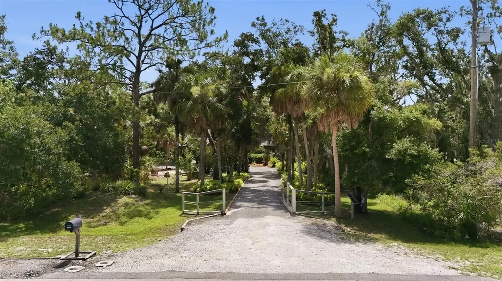 3805 62nd Street E Bradenton FL 34208