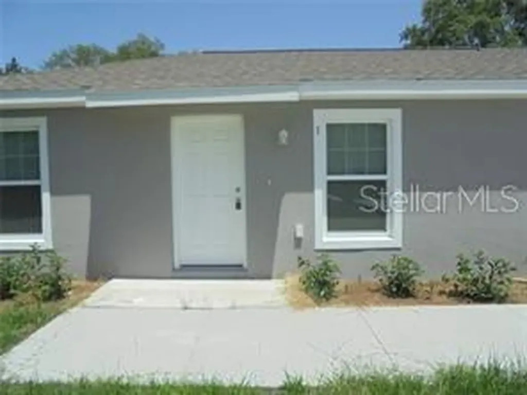 1 Fisher Terrace Trace Ocklawaha FL 32179