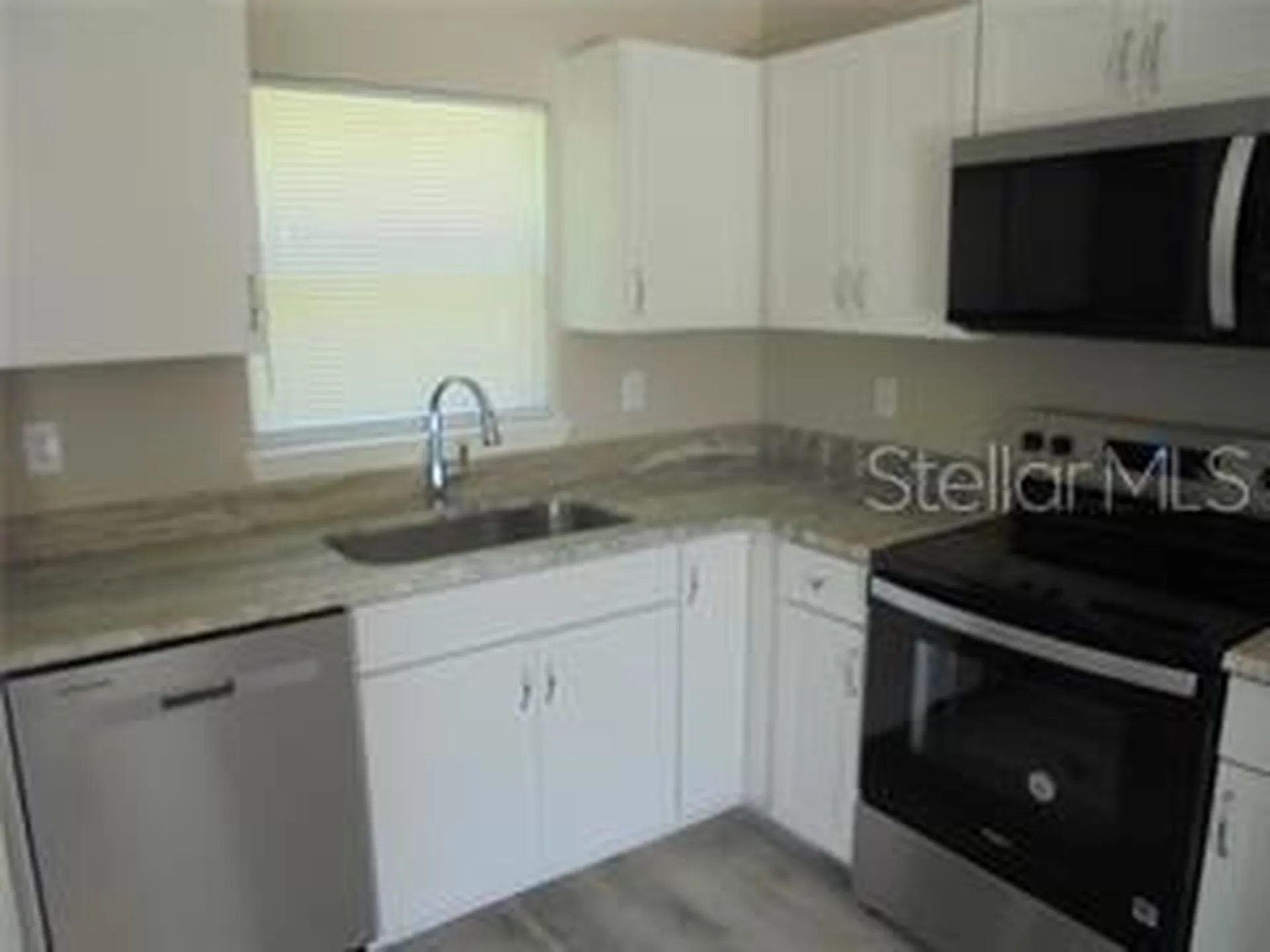 1 Fisher Terrace Trace Ocklawaha FL 32179