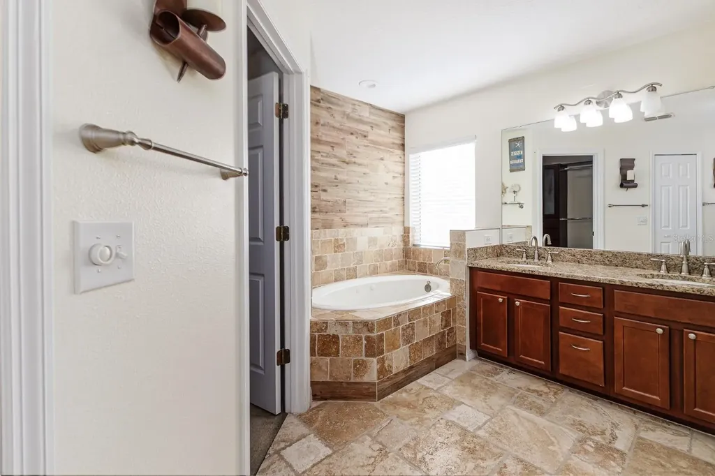 7233 Wakeview Drive Davenport FL 33896