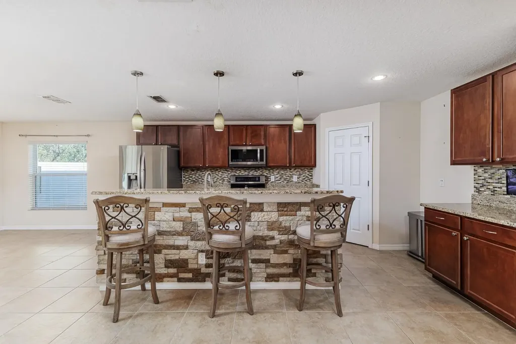 7233 Wakeview Drive Davenport FL 33896