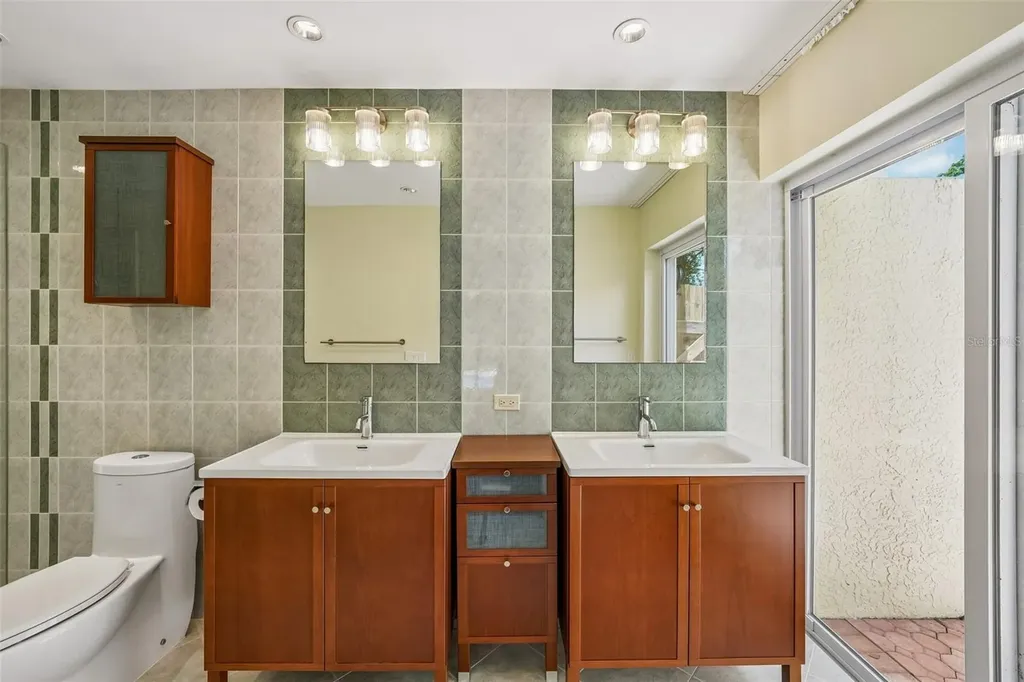 818 Village Way Palm Harbor FL 34683