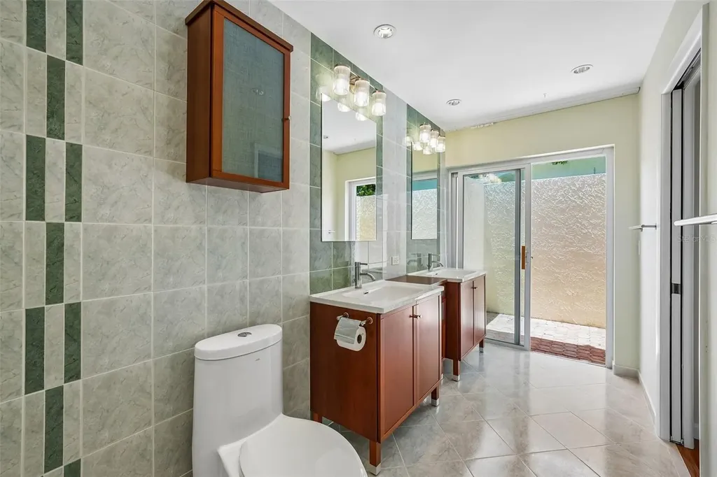 818 Village Way Palm Harbor FL 34683