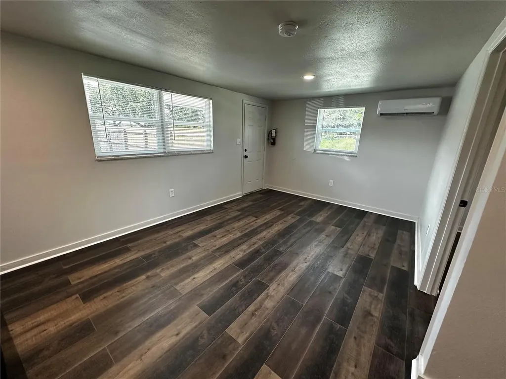 1104 E 140th Avenue Tampa FL 33613